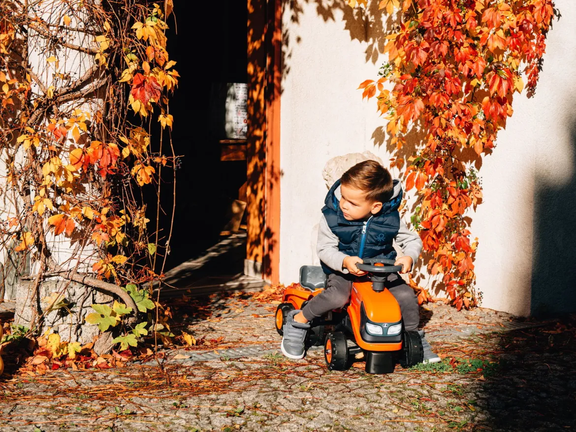 Kubota børnetraktor inkl. vogn, rive og skovl